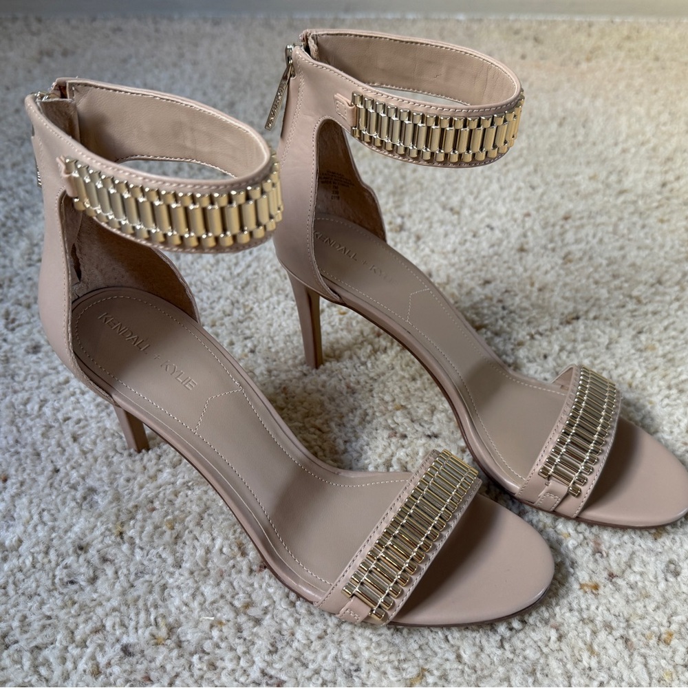 Kendall + Kylie Nude Heeled Sandal with Gold Accents, Size 7